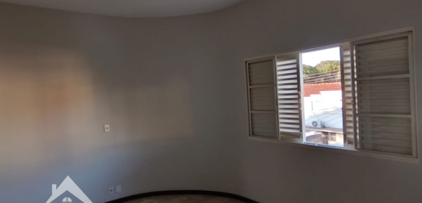 Casa Centro Carmo do Rio Claro/MG